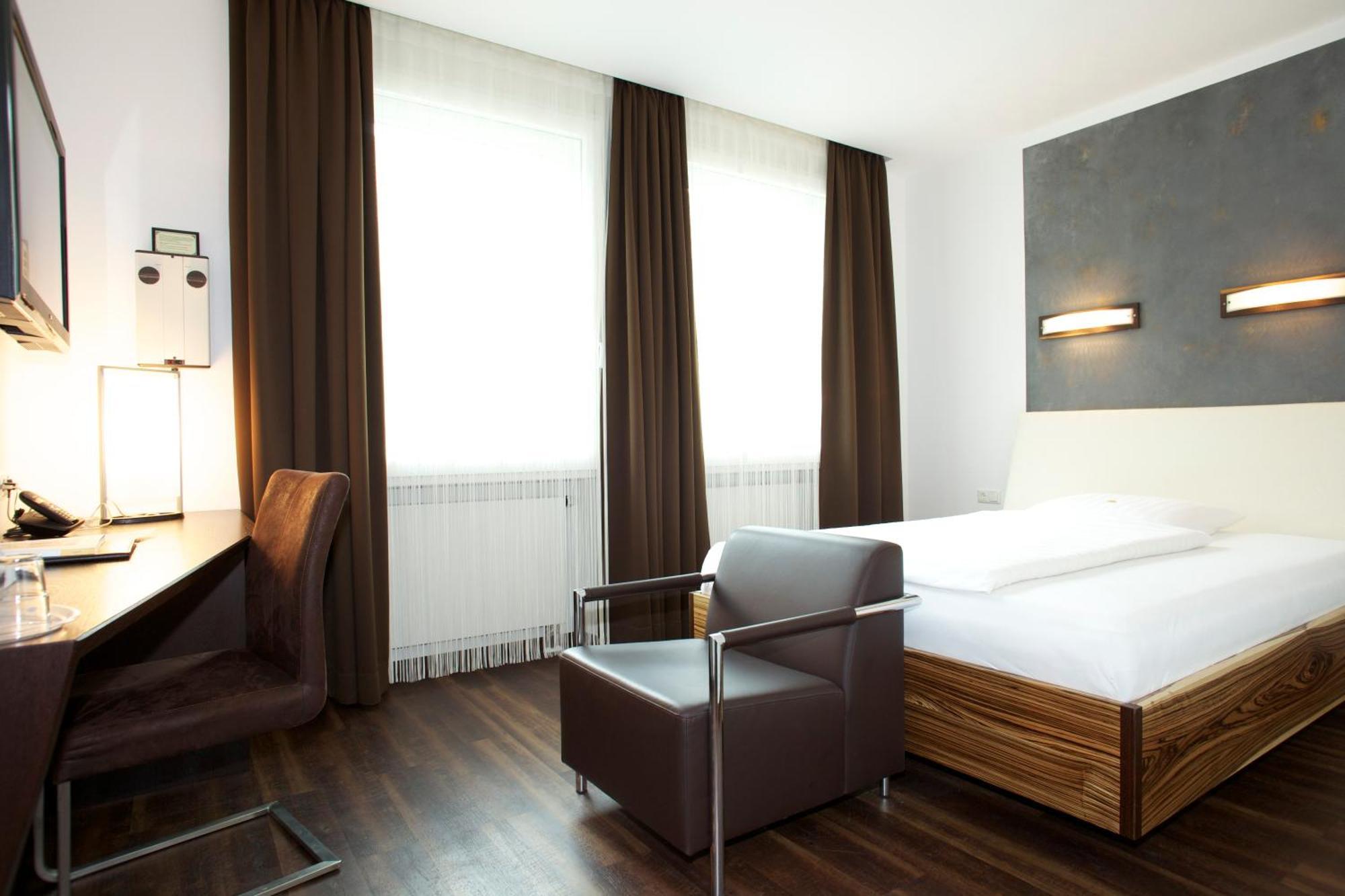 Hotel Zur Wartburg レーダ・ヴィーデンブリュック エクステリア 写真